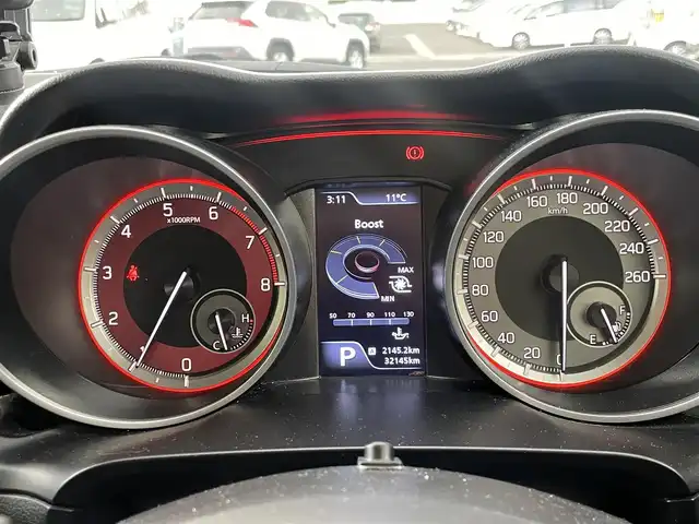 スズキ スイフト スポーツ 島根県 2023(令5)年 3.3万km ピュアホワイトP 純正ディスプレイオーディオ　/(AM/FM/DVD再生/Ｂｌｕｅｔｏｏｔｈ接続)/スズキ セーフティ サポート　/・デュアルセンサーブレーキサポートII/・ペダル踏み間違い時加速抑制機能/・車線逸脱抑制機能/・アダプティブクルーズコントロール/ブラインドスポットモニター/後方コーナーセンサー/運転席シートヒーター/パドルシフト/スマートキー/純正ＬＥＤヘッドライト　/純正１７インチアルミホイール/純正フロアマット