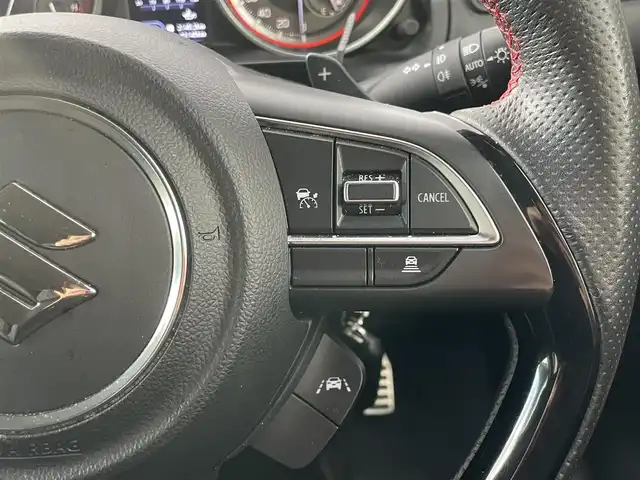 スズキ スイフト スポーツ 島根県 2023(令5)年 3.3万km ピュアホワイトP 純正ディスプレイオーディオ　/(AM/FM/DVD再生/Ｂｌｕｅｔｏｏｔｈ接続)/スズキ セーフティ サポート　/・デュアルセンサーブレーキサポートII/・ペダル踏み間違い時加速抑制機能/・車線逸脱抑制機能/・アダプティブクルーズコントロール/ブラインドスポットモニター/後方コーナーセンサー/運転席シートヒーター/パドルシフト/スマートキー/純正ＬＥＤヘッドライト　/純正１７インチアルミホイール/純正フロアマット