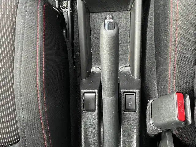 スズキ スイフト スポーツ 島根県 2023(令5)年 3.3万km ピュアホワイトP 純正ディスプレイオーディオ　/(AM/FM/DVD再生/Ｂｌｕｅｔｏｏｔｈ接続)/スズキ セーフティ サポート　/・デュアルセンサーブレーキサポートII/・ペダル踏み間違い時加速抑制機能/・車線逸脱抑制機能/・アダプティブクルーズコントロール/ブラインドスポットモニター/後方コーナーセンサー/運転席シートヒーター/パドルシフト/スマートキー/純正ＬＥＤヘッドライト　/純正１７インチアルミホイール/純正フロアマット