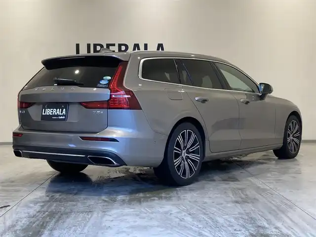 ボルボ Ｖ６０ T5 インスクリプション 熊本県 2019(令1)年 4.3万km ぺブルグレー ・純正ナビ（CD/BT/USB/AppleCarPlay/AndroidAuto）/・フルセグTV /・360度カメラ /・茶革シート /・パワーシート(D/N)/・シートヒーター(D/N)/・シートメモリー(D/N) /・harmankardonサウンド/・シティセーフティ /・レーンキープアシスト/・ACC /・HUD/・ブラインドスポットモニター/・パワーバックドア /・コーナーセンサー/・タイヤ空気圧センサー