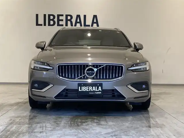 ボルボ Ｖ６０ T5 インスクリプション 熊本県 2019(令1)年 4.3万km ぺブルグレー ・純正ナビ（CD/BT/USB/AppleCarPlay/AndroidAuto）/・フルセグTV /・360度カメラ /・茶革シート /・パワーシート(D/N)/・シートヒーター(D/N)/・シートメモリー(D/N) /・harmankardonサウンド/・シティセーフティ /・レーンキープアシスト/・ACC /・HUD/・ブラインドスポットモニター/・パワーバックドア /・コーナーセンサー/・タイヤ空気圧センサー