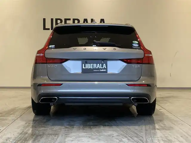 ボルボ Ｖ６０ T5 インスクリプション 熊本県 2019(令1)年 4.3万km ぺブルグレー ・純正ナビ（CD/BT/USB/AppleCarPlay/AndroidAuto）/・フルセグTV /・360度カメラ /・茶革シート /・パワーシート(D/N)/・シートヒーター(D/N)/・シートメモリー(D/N) /・harmankardonサウンド/・シティセーフティ /・レーンキープアシスト/・ACC /・HUD/・ブラインドスポットモニター/・パワーバックドア /・コーナーセンサー/・タイヤ空気圧センサー