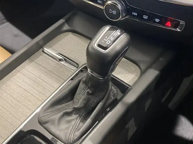 ボルボ Ｖ６０ T5 インスクリプション 熊本県 2019(令1)年 4.3万km ぺブルグレー ・純正ナビ（CD/BT/USB/AppleCarPlay/AndroidAuto）/・フルセグTV /・360度カメラ /・茶革シート /・パワーシート(D/N)/・シートヒーター(D/N)/・シートメモリー(D/N) /・harmankardonサウンド/・シティセーフティ /・レーンキープアシスト/・ACC /・HUD/・ブラインドスポットモニター/・パワーバックドア /・コーナーセンサー/・タイヤ空気圧センサー