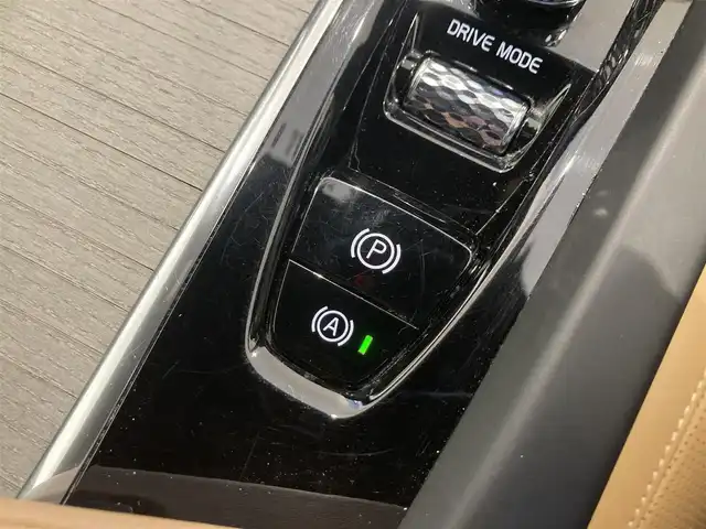 ボルボ Ｖ６０ T5 インスクリプション 熊本県 2019(令1)年 4.3万km ぺブルグレー ・純正ナビ（CD/BT/USB/AppleCarPlay/AndroidAuto）/・フルセグTV /・360度カメラ /・茶革シート /・パワーシート(D/N)/・シートヒーター(D/N)/・シートメモリー(D/N) /・harmankardonサウンド/・シティセーフティ /・レーンキープアシスト/・ACC /・HUD/・ブラインドスポットモニター/・パワーバックドア /・コーナーセンサー/・タイヤ空気圧センサー