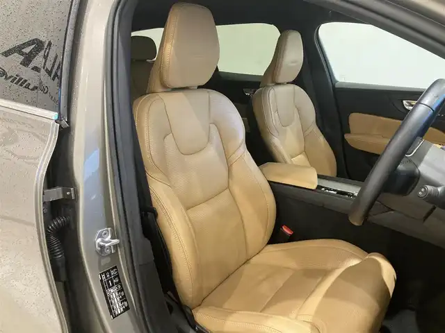 ボルボ Ｖ６０ T5 インスクリプション 熊本県 2019(令1)年 4.3万km ぺブルグレー ・純正ナビ（CD/BT/USB/AppleCarPlay/AndroidAuto）/・フルセグTV /・360度カメラ /・茶革シート /・パワーシート(D/N)/・シートヒーター(D/N)/・シートメモリー(D/N) /・harmankardonサウンド/・シティセーフティ /・レーンキープアシスト/・ACC /・HUD/・ブラインドスポットモニター/・パワーバックドア /・コーナーセンサー/・タイヤ空気圧センサー