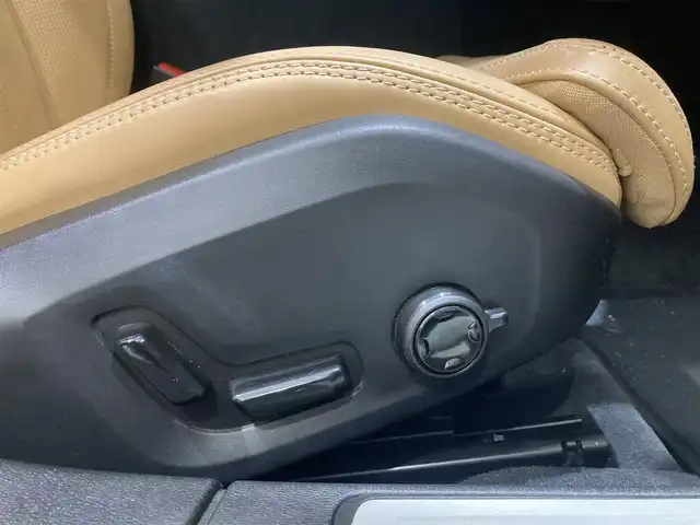 ボルボ Ｖ６０ T5 インスクリプション 熊本県 2019(令1)年 4.3万km ぺブルグレー ・純正ナビ（CD/BT/USB/AppleCarPlay/AndroidAuto）/・フルセグTV /・360度カメラ /・茶革シート /・パワーシート(D/N)/・シートヒーター(D/N)/・シートメモリー(D/N) /・harmankardonサウンド/・シティセーフティ /・レーンキープアシスト/・ACC /・HUD/・ブラインドスポットモニター/・パワーバックドア /・コーナーセンサー/・タイヤ空気圧センサー