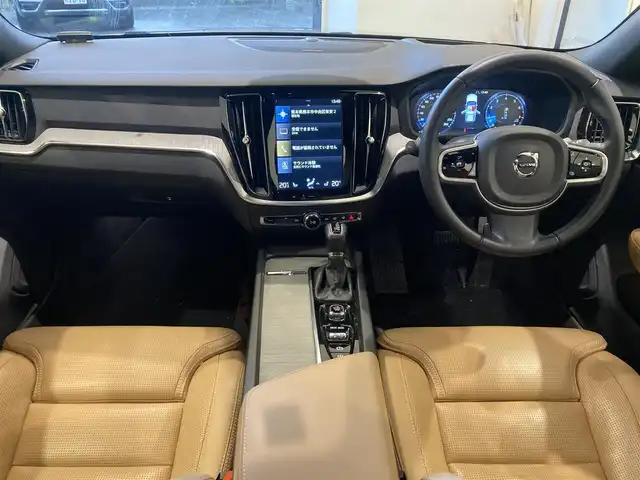 ボルボ Ｖ６０ T5 インスクリプション 熊本県 2019(令1)年 4.3万km ぺブルグレー ・純正ナビ（CD/BT/USB/AppleCarPlay/AndroidAuto）/・フルセグTV /・360度カメラ /・茶革シート /・パワーシート(D/N)/・シートヒーター(D/N)/・シートメモリー(D/N) /・harmankardonサウンド/・シティセーフティ /・レーンキープアシスト/・ACC /・HUD/・ブラインドスポットモニター/・パワーバックドア /・コーナーセンサー/・タイヤ空気圧センサー