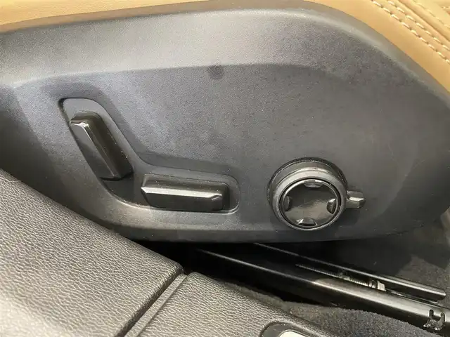ボルボ Ｖ６０ T5 インスクリプション 熊本県 2019(令1)年 4.3万km ぺブルグレー ・純正ナビ（CD/BT/USB/AppleCarPlay/AndroidAuto）/・フルセグTV /・360度カメラ /・茶革シート /・パワーシート(D/N)/・シートヒーター(D/N)/・シートメモリー(D/N) /・harmankardonサウンド/・シティセーフティ /・レーンキープアシスト/・ACC /・HUD/・ブラインドスポットモニター/・パワーバックドア /・コーナーセンサー/・タイヤ空気圧センサー