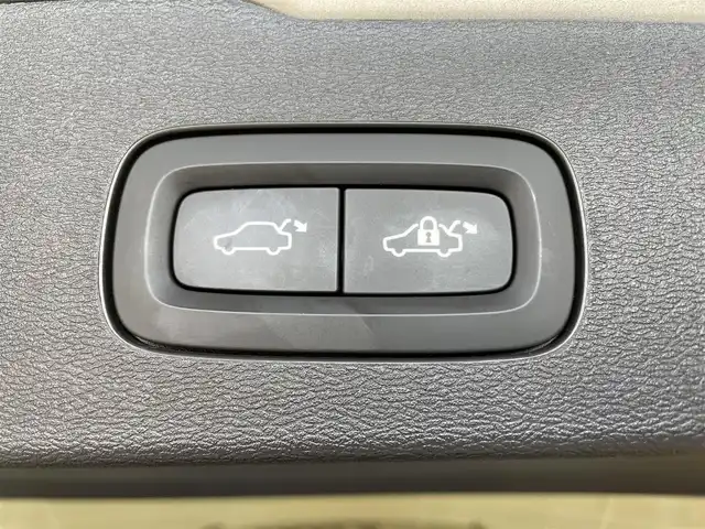 ボルボ Ｖ６０ T5 インスクリプション 熊本県 2019(令1)年 4.3万km ぺブルグレー ・純正ナビ（CD/BT/USB/AppleCarPlay/AndroidAuto）/・フルセグTV /・360度カメラ /・茶革シート /・パワーシート(D/N)/・シートヒーター(D/N)/・シートメモリー(D/N) /・harmankardonサウンド/・シティセーフティ /・レーンキープアシスト/・ACC /・HUD/・ブラインドスポットモニター/・パワーバックドア /・コーナーセンサー/・タイヤ空気圧センサー
