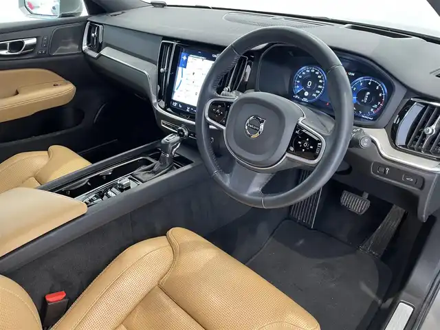 ボルボ Ｖ６０ T5 インスクリプション 熊本県 2019(令1)年 4.3万km ぺブルグレー ・純正ナビ（CD/BT/USB/AppleCarPlay/AndroidAuto）/・フルセグTV /・360度カメラ /・茶革シート /・パワーシート(D/N)/・シートヒーター(D/N)/・シートメモリー(D/N) /・harmankardonサウンド/・シティセーフティ /・レーンキープアシスト/・ACC /・HUD/・ブラインドスポットモニター/・パワーバックドア /・コーナーセンサー/・タイヤ空気圧センサー