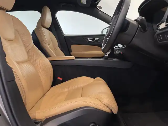 ボルボ Ｖ６０ T5 インスクリプション 熊本県 2019(令1)年 4.3万km ぺブルグレー ・純正ナビ（CD/BT/USB/AppleCarPlay/AndroidAuto）/・フルセグTV /・360度カメラ /・茶革シート /・パワーシート(D/N)/・シートヒーター(D/N)/・シートメモリー(D/N) /・harmankardonサウンド/・シティセーフティ /・レーンキープアシスト/・ACC /・HUD/・ブラインドスポットモニター/・パワーバックドア /・コーナーセンサー/・タイヤ空気圧センサー