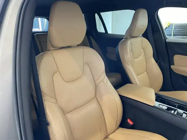 ボルボ Ｖ６０ T5 インスクリプション 熊本県 2019(令1)年 4.3万km ぺブルグレー ・純正ナビ（CD/BT/USB/AppleCarPlay/AndroidAuto）/・フルセグTV /・360度カメラ /・茶革シート /・パワーシート(D/N)/・シートヒーター(D/N)/・シートメモリー(D/N) /・harmankardonサウンド/・シティセーフティ /・レーンキープアシスト/・ACC /・HUD/・ブラインドスポットモニター/・パワーバックドア /・コーナーセンサー/・タイヤ空気圧センサー