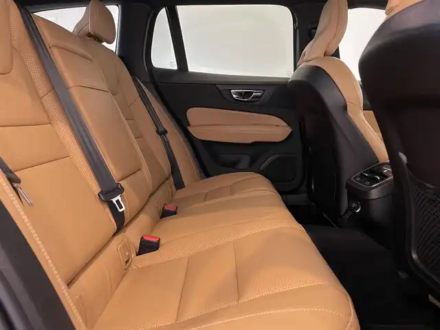 ボルボ Ｖ６０ T5 インスクリプション 熊本県 2019(令1)年 4.3万km ぺブルグレー ・純正ナビ（CD/BT/USB/AppleCarPlay/AndroidAuto）/・フルセグTV /・360度カメラ /・茶革シート /・パワーシート(D/N)/・シートヒーター(D/N)/・シートメモリー(D/N) /・harmankardonサウンド/・シティセーフティ /・レーンキープアシスト/・ACC /・HUD/・ブラインドスポットモニター/・パワーバックドア /・コーナーセンサー/・タイヤ空気圧センサー