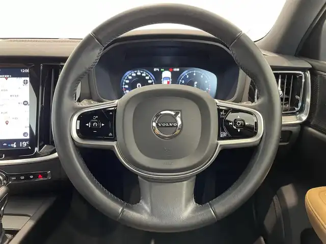 ボルボ Ｖ６０ T5 インスクリプション 熊本県 2019(令1)年 4.3万km ぺブルグレー ・純正ナビ（CD/BT/USB/AppleCarPlay/AndroidAuto）/・フルセグTV /・360度カメラ /・茶革シート /・パワーシート(D/N)/・シートヒーター(D/N)/・シートメモリー(D/N) /・harmankardonサウンド/・シティセーフティ /・レーンキープアシスト/・ACC /・HUD/・ブラインドスポットモニター/・パワーバックドア /・コーナーセンサー/・タイヤ空気圧センサー