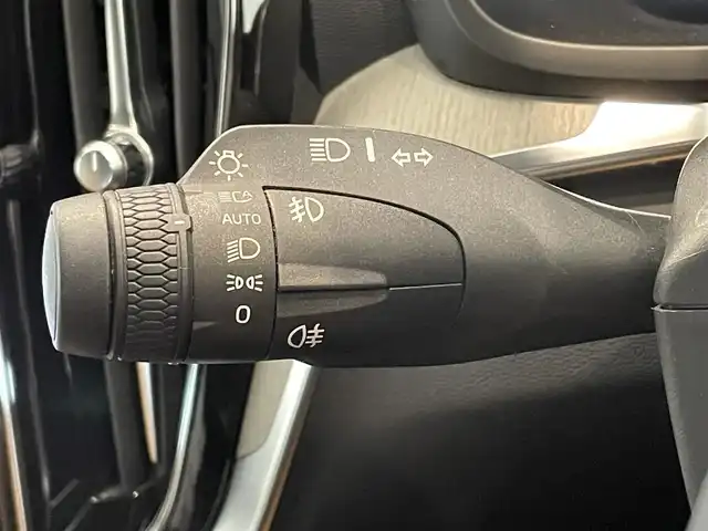 ボルボ Ｖ６０ T5 インスクリプション 熊本県 2019(令1)年 4.3万km ぺブルグレー ・純正ナビ（CD/BT/USB/AppleCarPlay/AndroidAuto）/・フルセグTV /・360度カメラ /・茶革シート /・パワーシート(D/N)/・シートヒーター(D/N)/・シートメモリー(D/N) /・harmankardonサウンド/・シティセーフティ /・レーンキープアシスト/・ACC /・HUD/・ブラインドスポットモニター/・パワーバックドア /・コーナーセンサー/・タイヤ空気圧センサー