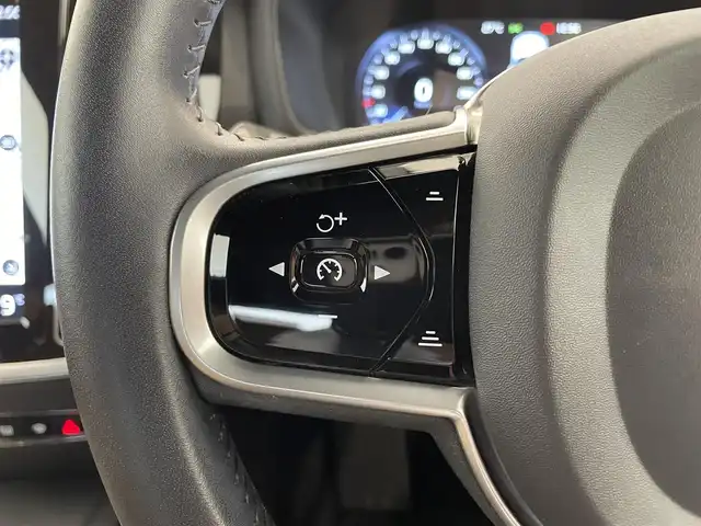 ボルボ Ｖ６０ T5 インスクリプション 熊本県 2019(令1)年 4.3万km ぺブルグレー ・純正ナビ（CD/BT/USB/AppleCarPlay/AndroidAuto）/・フルセグTV /・360度カメラ /・茶革シート /・パワーシート(D/N)/・シートヒーター(D/N)/・シートメモリー(D/N) /・harmankardonサウンド/・シティセーフティ /・レーンキープアシスト/・ACC /・HUD/・ブラインドスポットモニター/・パワーバックドア /・コーナーセンサー/・タイヤ空気圧センサー