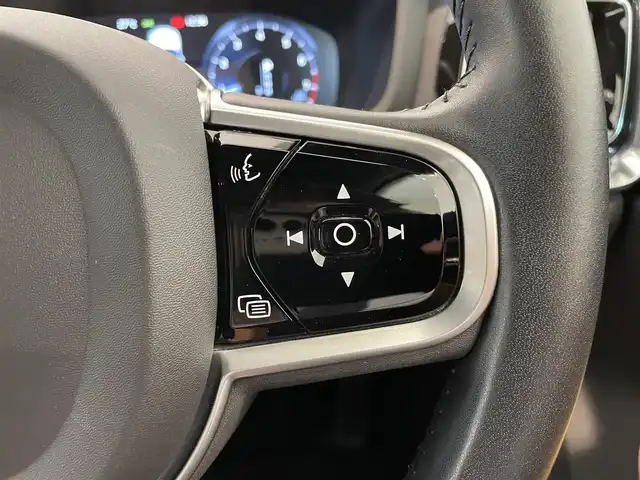 ボルボ Ｖ６０ T5 インスクリプション 熊本県 2019(令1)年 4.3万km ぺブルグレー ・純正ナビ（CD/BT/USB/AppleCarPlay/AndroidAuto）/・フルセグTV /・360度カメラ /・茶革シート /・パワーシート(D/N)/・シートヒーター(D/N)/・シートメモリー(D/N) /・harmankardonサウンド/・シティセーフティ /・レーンキープアシスト/・ACC /・HUD/・ブラインドスポットモニター/・パワーバックドア /・コーナーセンサー/・タイヤ空気圧センサー