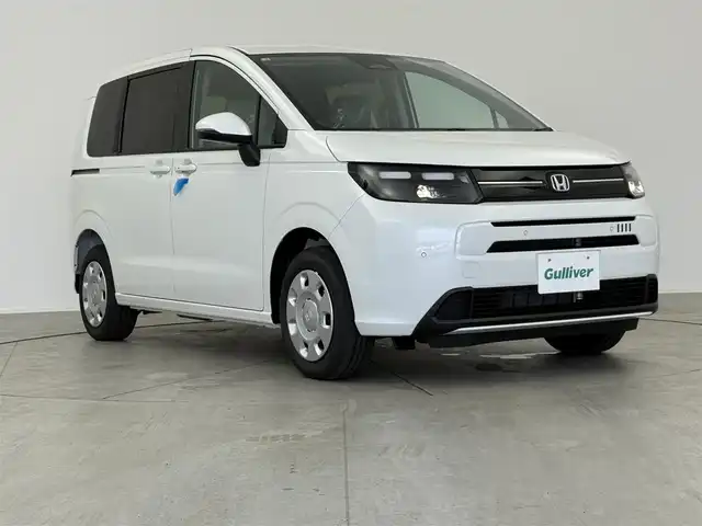 ホンダ フリード ハイブリット e:HEV AIR 愛知県 2025(令7)年 0.1万km未満 プラチナホワイトパール ・登録済未使用車（5km）/・9型ホンダコネクトナビ/　フルセグTV Bluetooth　カープレイ対応/・6人乗り/・両側パワースライドドア/・前席シートヒータ/・バックカメラ/・ホンダセンシング/・衝突軽減ブレーキ/・レーンキープアシスト/・オートハイビーム/・アダプティブクルーズコントロール/・誤発進抑制機能/・パーキングセンサー/・LEDヘッドランプ