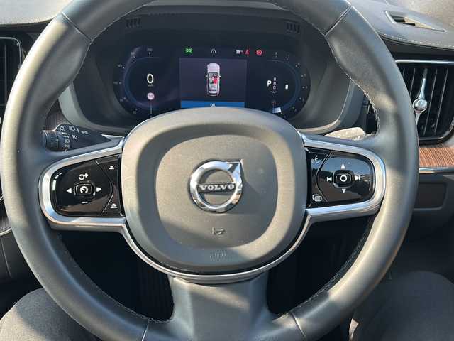 ボルボ ボルボ ＸＣ６０ アルティメット B5 AWD 東京都 2022(令4)年 3.2万km クリスタルホワイトP ワンオーナー/アイドリングストップ/クルーズコントロール/サンルーフ/プッシュスタート/ETC/Bluetooth/4WD/ミュージックプレイヤー接続（AppleCarPlay）/バックカメラ/スペアキー/過給機（ターボ）/カーテンエアバック