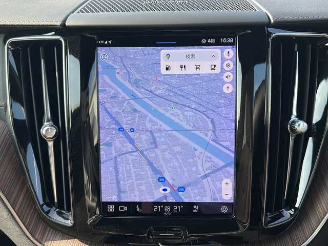 ボルボ ボルボ ＸＣ６０ アルティメット B5 AWD 東京都 2022(令4)年 3.2万km クリスタルホワイトP ワンオーナー/アイドリングストップ/クルーズコントロール/サンルーフ/プッシュスタート/ETC/Bluetooth/4WD/ミュージックプレイヤー接続（AppleCarPlay）/バックカメラ/スペアキー/過給機（ターボ）/カーテンエアバック