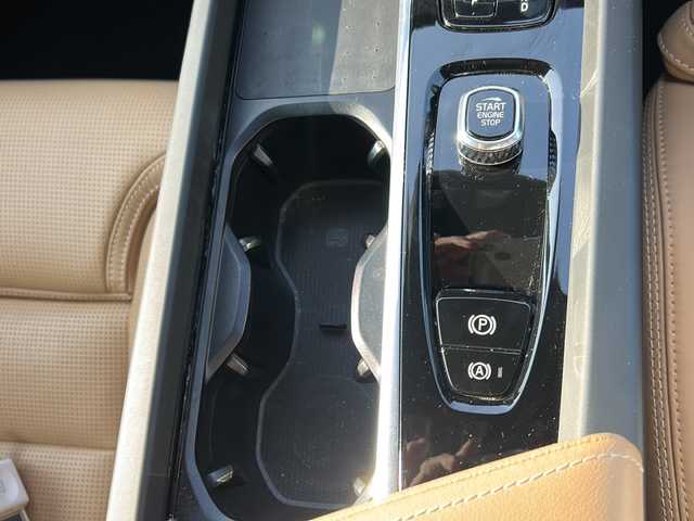 ボルボ ボルボ ＸＣ６０ アルティメット B5 AWD 東京都 2022(令4)年 3.2万km クリスタルホワイトP ワンオーナー/アイドリングストップ/クルーズコントロール/サンルーフ/プッシュスタート/ETC/Bluetooth/4WD/ミュージックプレイヤー接続（AppleCarPlay）/バックカメラ/スペアキー/過給機（ターボ）/カーテンエアバック