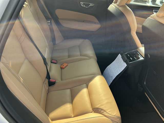 ボルボ ボルボ ＸＣ６０ アルティメット B5 AWD 東京都 2022(令4)年 3.2万km クリスタルホワイトP ワンオーナー/アイドリングストップ/クルーズコントロール/サンルーフ/プッシュスタート/ETC/Bluetooth/4WD/ミュージックプレイヤー接続（AppleCarPlay）/バックカメラ/スペアキー/過給機（ターボ）/カーテンエアバック