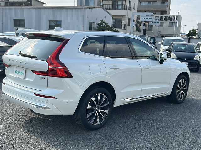 ボルボ ボルボ ＸＣ６０ アルティメット B5 AWD 東京都 2022(令4)年 3.2万km クリスタルホワイトP ワンオーナー/アイドリングストップ/クルーズコントロール/サンルーフ/プッシュスタート/ETC/Bluetooth/4WD/ミュージックプレイヤー接続（AppleCarPlay）/バックカメラ/スペアキー/過給機（ターボ）/カーテンエアバック