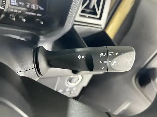 ダイハツ タフト X 佐賀県 2024(令6)年 3.2万km サンドベージュメタリック 純正8型ディスプレイオーディオ/ＡＭ/ＦＭ/Bluetooth/フルセグTV/アンドロイドオート/Apple Carplay/バックカメラ/衝突被害軽減システム/レーンアシスト/コーナーセンサー/ビルトインETC/LEDヘッドライト/オートエアコン/盗難防止装置/横滑り防止装置/車線逸脱警報/オートライト/オートマチックハイビーム/スマートキー/プッシュスタート/電子パーキング/オートブレーキホールド/純正フロアマット/純正15インチアルミホイール	/ステアリングスイッチ/電動格納ミラー