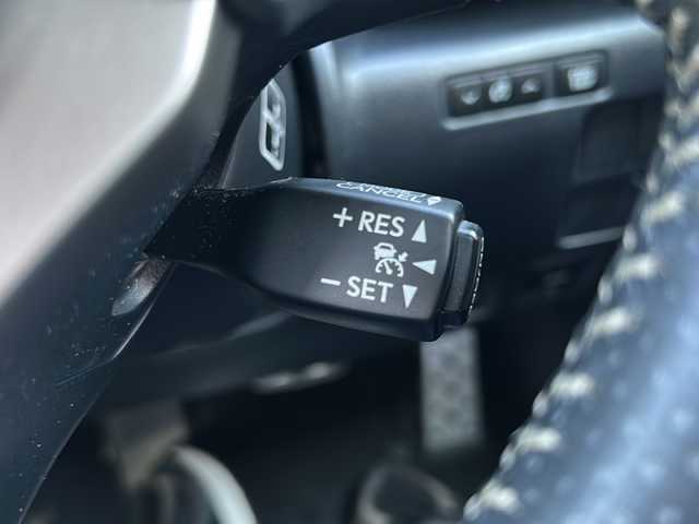 レクサス ＩＳ 250 Fスポーツ 大阪府 2015(平27)年 6.4万km ホワイトノーヴァガラスフレーク 純正ナビ/フルセグテレビ/BT/AM/FM/CD/DVD/プリクラッシュセーフティー/バックカメラ/クルーズコントロール/前席シートヒーター/前席エアシート/前席パワーシート/パドルシフト/バックカメラ/ドライブモードセレクトスイッチ/ドライブレコーダー/コーナーセンサー/横滑り防止装置/カーテンエアバッグ/ETC