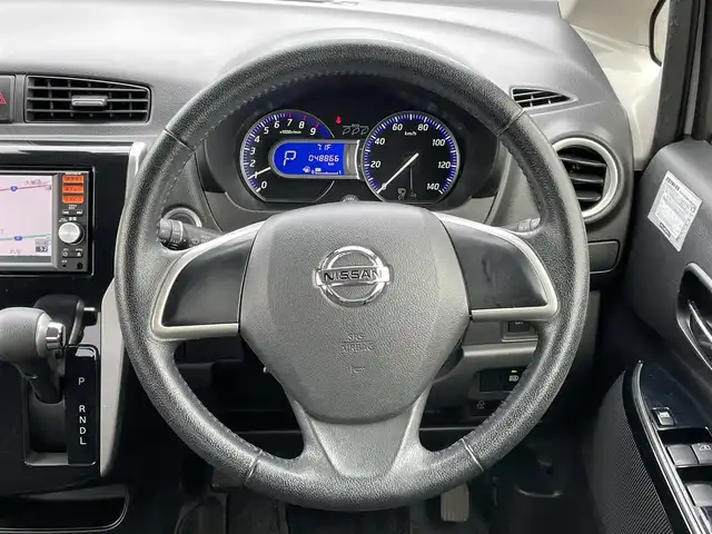日産 デイズ ハイウェイスターX 道央・札幌 2016(平28)年 4.9万km ホワイトパール 4WD/純正ディーラーOPナビ/AM/FM/BT/SD/ DVD/フルセグ/衝突被害軽減ブレーキ/横滑り防止装置/バックカメラ/サイドカメラ/フロントカメラ/全方位カメラ/ETC/ドライブレコーダー/アイドリングストップ/D席シートヒーター/革巻きステアリング/プッシュスタート/スマートキー/キセノンヘッドライト/オートライト/オートマチックハイビーム/フォグランプ/電動格納ミラー/ウィンカーミラー/純正フロアマット/スペアキー