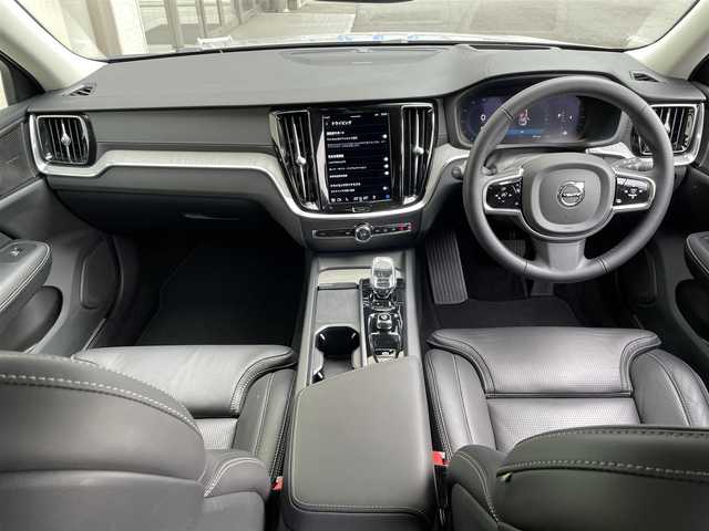 ボルボ ボルボ Ｖ６０ アルティメット B4 大阪府 2023(令5)年 1.8万km シルバー ワンオーナー/ｈａｒｍａｎｋａｒｄｏｎ　/純正ｇｏｏｇｌｅ9インチナビ/ヘッドアップディスプレイ/アラウンドビューモニター/ブラインドスポットモニター/前席メモリシート/前席パワーシート/前席ヒートシート/前席エアシート/ハンドルヒーター/電動リアゲート/前後コーナーセンサー/レーダークルーズコントロール/レーンキープアシスト/衝突被害軽減システム/横滑り防止装置/アイドリングストップ/プッシュスタート/スペアキー