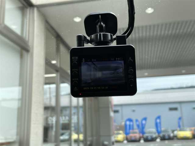 ボルボ ボルボ Ｖ６０ アルティメット B4 大阪府 2023(令5)年 1.8万km シルバー ワンオーナー/ｈａｒｍａｎｋａｒｄｏｎ　/純正ｇｏｏｇｌｅ9インチナビ/ヘッドアップディスプレイ/アラウンドビューモニター/ブラインドスポットモニター/前席メモリシート/前席パワーシート/前席ヒートシート/前席エアシート/ハンドルヒーター/電動リアゲート/前後コーナーセンサー/レーダークルーズコントロール/レーンキープアシスト/衝突被害軽減システム/横滑り防止装置/アイドリングストップ/プッシュスタート/スペアキー