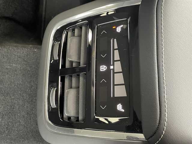 ボルボ ボルボ Ｖ６０ アルティメット B4 大阪府 2023(令5)年 1.8万km シルバー ワンオーナー/ｈａｒｍａｎｋａｒｄｏｎ　/純正ｇｏｏｇｌｅ9インチナビ/ヘッドアップディスプレイ/アラウンドビューモニター/ブラインドスポットモニター/前席メモリシート/前席パワーシート/前席ヒートシート/前席エアシート/ハンドルヒーター/電動リアゲート/前後コーナーセンサー/レーダークルーズコントロール/レーンキープアシスト/衝突被害軽減システム/横滑り防止装置/アイドリングストップ/プッシュスタート/スペアキー