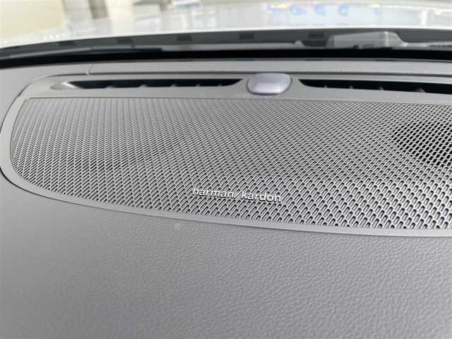 ボルボ ボルボ Ｖ６０ アルティメット B4 大阪府 2023(令5)年 1.8万km シルバー ワンオーナー/ｈａｒｍａｎｋａｒｄｏｎ　/純正ｇｏｏｇｌｅ9インチナビ/ヘッドアップディスプレイ/アラウンドビューモニター/ブラインドスポットモニター/前席メモリシート/前席パワーシート/前席ヒートシート/前席エアシート/ハンドルヒーター/電動リアゲート/前後コーナーセンサー/レーダークルーズコントロール/レーンキープアシスト/衝突被害軽減システム/横滑り防止装置/アイドリングストップ/プッシュスタート/スペアキー