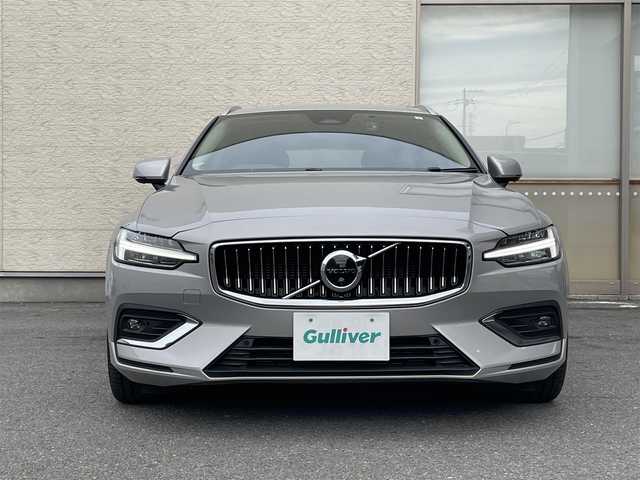 ボルボ ボルボ Ｖ６０ アルティメット B4 大阪府 2023(令5)年 1.8万km シルバー ワンオーナー/ｈａｒｍａｎｋａｒｄｏｎ　/純正ｇｏｏｇｌｅ9インチナビ/ヘッドアップディスプレイ/アラウンドビューモニター/ブラインドスポットモニター/前席メモリシート/前席パワーシート/前席ヒートシート/前席エアシート/ハンドルヒーター/電動リアゲート/前後コーナーセンサー/レーダークルーズコントロール/レーンキープアシスト/衝突被害軽減システム/横滑り防止装置/アイドリングストップ/プッシュスタート/スペアキー