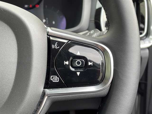 ボルボ ボルボ Ｖ６０ アルティメット B4 大阪府 2023(令5)年 1.8万km シルバー ワンオーナー/ｈａｒｍａｎｋａｒｄｏｎ　/純正ｇｏｏｇｌｅ9インチナビ/ヘッドアップディスプレイ/アラウンドビューモニター/ブラインドスポットモニター/前席メモリシート/前席パワーシート/前席ヒートシート/前席エアシート/ハンドルヒーター/電動リアゲート/前後コーナーセンサー/レーダークルーズコントロール/レーンキープアシスト/衝突被害軽減システム/横滑り防止装置/アイドリングストップ/プッシュスタート/スペアキー