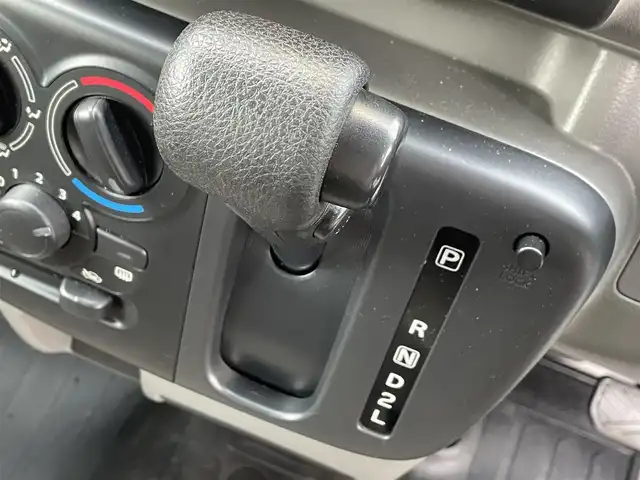 スズキ エブリイ PA 道央・札幌 2024(令6)年 1.1万km スペリアホワイト ・４WD/・ワンオーナー/・純正オーディオ/　FM/AM/・衝突軽減ブレーキ/・レーンキープアシスト/・横滑り防止装置/・クリアランスソナー/・オートライト/・アイドリングストップ/・ヘッドライトレベライザー/・純正フロアマット/・積込冬タイヤスチールホイールセット/・取扱説明書/・保証書/・スペアキー