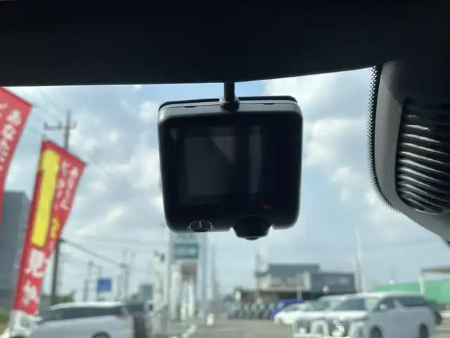 メルセデス・ベンツ Ｍ・ベンツ ＧＬＣ３５０ｅ 4マチック クーペスポーツ EDスター 千葉県 2024(令6)年 0.3万km ポーラホワイト ワンオーナー/AMGレザーエクスクルーシブパッケージ/黒レザーシート/360°カメラ/MBUXマルチメディアシステム/ARナビゲーション/前席パワーシート/全席シートヒーター/エレクトリックテールゲート/パーキングアシスト/アダプティブクルーズコントロール/アクティブブレーキアシスト/アクティブレーンキーピングアシスト/アクティブステアリングアシスト/アクティブレーンチェンジアシスト/アクティブディスタンスアシストコントロール/ブラインドスポットアシスト/トラフィックサインアシスト/ダイナミックロービームヘッドライト/ハローメルセデス/ブルメスターサウンドシステム/純正20インチアルミホイール/パドルシフト/ヘッドアップディスプレイ/キーレスゴー×2/純正前後ドライブレコーダー/パークトロニック/64色アンビエントライト/
