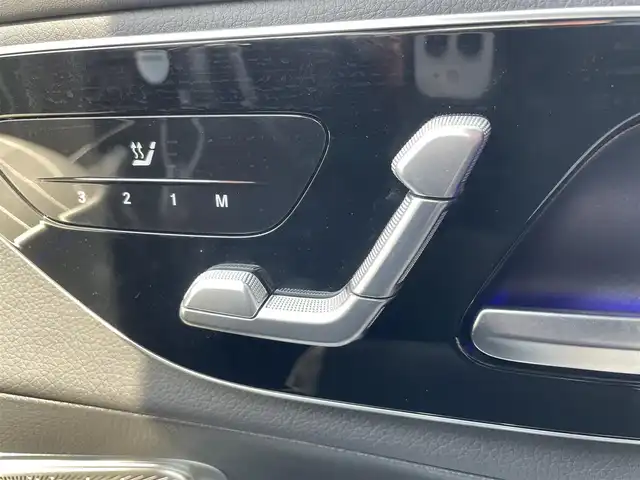 メルセデス・ベンツ Ｍ・ベンツ ＧＬＣ３５０ｅ 4マチック クーペスポーツ EDスター 千葉県 2024(令6)年 0.3万km ポーラホワイト ワンオーナー/AMGレザーエクスクルーシブパッケージ/黒レザーシート/360°カメラ/MBUXマルチメディアシステム/ARナビゲーション/前席パワーシート/全席シートヒーター/エレクトリックテールゲート/パーキングアシスト/アダプティブクルーズコントロール/アクティブブレーキアシスト/アクティブレーンキーピングアシスト/アクティブステアリングアシスト/アクティブレーンチェンジアシスト/アクティブディスタンスアシストコントロール/ブラインドスポットアシスト/トラフィックサインアシスト/ダイナミックロービームヘッドライト/ハローメルセデス/ブルメスターサウンドシステム/純正20インチアルミホイール/パドルシフト/ヘッドアップディスプレイ/キーレスゴー×2/純正前後ドライブレコーダー/パークトロニック/64色アンビエントライト/