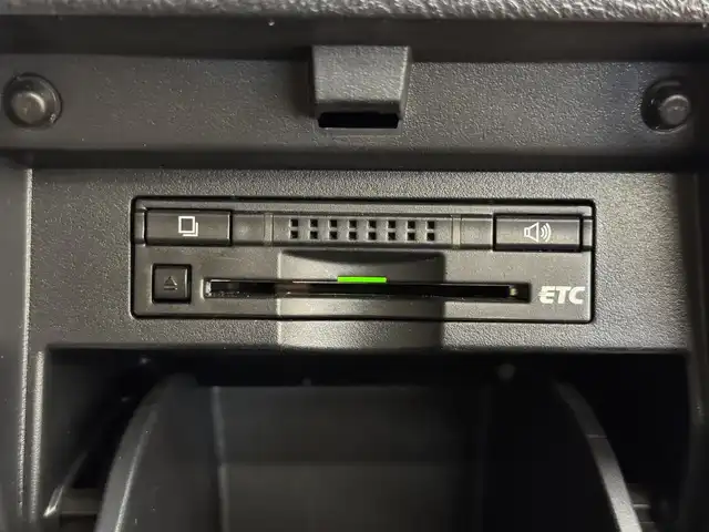 トヨタ アルファードハイブリット X 群馬県 2015(平27)年 8.9万km ラグジュアリーホワイトパールクリスタルシャインガラスフレーク 安全装備/・クリアランスソナー/・クルーズコントロール/・オートライト/社外10インチナビ/・AM/FM/AUX/SD/・Bluetooth/USB/・CD/DVD/MSV/バックカメラ/フリップダウンモニター/両側電動スライドドア/ETC/LEDヘッドライト/フォグランプ/純正ドアバイザー/純正フロアマット/スマートキー/プッシュスタート