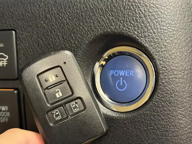 トヨタ アルファードハイブリット X 群馬県 2015(平27)年 8.9万km ラグジュアリーホワイトパールクリスタルシャインガラスフレーク 安全装備/・クリアランスソナー/・クルーズコントロール/・オートライト/社外10インチナビ/・AM/FM/AUX/SD/・Bluetooth/USB/・CD/DVD/MSV/バックカメラ/フリップダウンモニター/両側電動スライドドア/ETC/LEDヘッドライト/フォグランプ/純正ドアバイザー/純正フロアマット/スマートキー/プッシュスタート