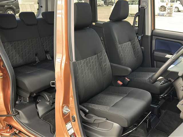 トヨタ ルーミー カスタムG S 道央・札幌 2018(平30)年 3万km ブラックマイカメタリック/ブリリアントカッパークリスタルマイカ 2トーン ワンオーナー//HDDナビ//フルセグテレビ//バックカメラ//アイドリングストップ//クルーズコントロール//プッシュスタート//両側パワースライドドア//ETC//オートライト//ドライブレコーダー//シートヒーター//エンジンスターター