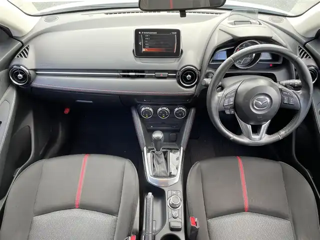 マツダ デミオ XD ツーリング 三重県 2016(平28)年 9万km スノーフレイクホワイトパールマイカ 登録時89478km/禁煙車/純正メーカーオプションナビ/・フルセグ・Ｂｌｕｅｔｏｏｔｈ・CD/DVD・AUX/・USB・SD・AM/FM/クルーズコントロール/前席シートヒーター/バックカメラ/パドルシフト/バックカメラ/衝突軽減ブレーキ/ビルドインＥＴＣ/ターボ/軽油/純正１６インチアルミホイール/HUD/簡易MTモード付ATシフト/アイドリングストップ/LEDヘッドライト/純正フロアマット