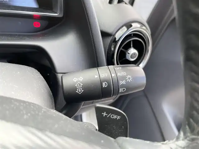 マツダ デミオ XD ツーリング 三重県 2016(平28)年 9万km スノーフレイクホワイトパールマイカ 登録時89478km/禁煙車/純正メーカーオプションナビ/・フルセグ・Ｂｌｕｅｔｏｏｔｈ・CD/DVD・AUX/・USB・SD・AM/FM/クルーズコントロール/前席シートヒーター/バックカメラ/パドルシフト/バックカメラ/衝突軽減ブレーキ/ビルドインＥＴＣ/ターボ/軽油/純正１６インチアルミホイール/HUD/簡易MTモード付ATシフト/アイドリングストップ/LEDヘッドライト/純正フロアマット