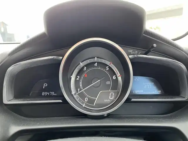 マツダ デミオ XD ツーリング 三重県 2016(平28)年 9万km スノーフレイクホワイトパールマイカ 登録時89478km/禁煙車/純正メーカーオプションナビ/・フルセグ・Ｂｌｕｅｔｏｏｔｈ・CD/DVD・AUX/・USB・SD・AM/FM/クルーズコントロール/前席シートヒーター/バックカメラ/パドルシフト/バックカメラ/衝突軽減ブレーキ/ビルドインＥＴＣ/ターボ/軽油/純正１６インチアルミホイール/HUD/簡易MTモード付ATシフト/アイドリングストップ/LEDヘッドライト/純正フロアマット