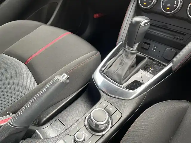 マツダ デミオ XD ツーリング 三重県 2016(平28)年 9万km スノーフレイクホワイトパールマイカ 登録時89478km/禁煙車/純正メーカーオプションナビ/・フルセグ・Ｂｌｕｅｔｏｏｔｈ・CD/DVD・AUX/・USB・SD・AM/FM/クルーズコントロール/前席シートヒーター/バックカメラ/パドルシフト/バックカメラ/衝突軽減ブレーキ/ビルドインＥＴＣ/ターボ/軽油/純正１６インチアルミホイール/HUD/簡易MTモード付ATシフト/アイドリングストップ/LEDヘッドライト/純正フロアマット