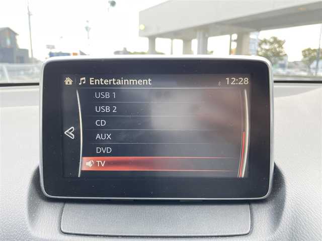 マツダ デミオ XD ツーリング 三重県 2016(平28)年 9万km スノーフレイクホワイトパールマイカ 登録時89478km/禁煙車/純正メーカーオプションナビ/・フルセグ・Ｂｌｕｅｔｏｏｔｈ・CD/DVD・AUX/・USB・SD・AM/FM/クルーズコントロール/前席シートヒーター/バックカメラ/パドルシフト/バックカメラ/衝突軽減ブレーキ/ビルドインＥＴＣ/ターボ/軽油/純正１６インチアルミホイール/HUD/簡易MTモード付ATシフト/アイドリングストップ/LEDヘッドライト/純正フロアマット