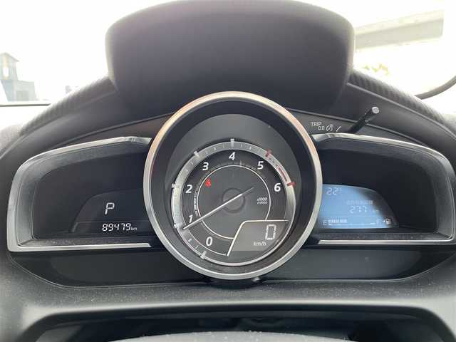 マツダ デミオ XD ツーリング 三重県 2016(平28)年 9万km スノーフレイクホワイトパールマイカ 登録時89478km/禁煙車/純正メーカーオプションナビ/・フルセグ・Ｂｌｕｅｔｏｏｔｈ・CD/DVD・AUX/・USB・SD・AM/FM/クルーズコントロール/前席シートヒーター/バックカメラ/パドルシフト/バックカメラ/衝突軽減ブレーキ/ビルドインＥＴＣ/ターボ/軽油/純正１６インチアルミホイール/HUD/簡易MTモード付ATシフト/アイドリングストップ/LEDヘッドライト/純正フロアマット