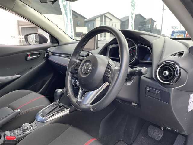 マツダ デミオ XD ツーリング 三重県 2016(平28)年 9万km スノーフレイクホワイトパールマイカ 登録時89478km/禁煙車/純正メーカーオプションナビ/・フルセグ・Ｂｌｕｅｔｏｏｔｈ・CD/DVD・AUX/・USB・SD・AM/FM/クルーズコントロール/前席シートヒーター/バックカメラ/パドルシフト/バックカメラ/衝突軽減ブレーキ/ビルドインＥＴＣ/ターボ/軽油/純正１６インチアルミホイール/HUD/簡易MTモード付ATシフト/アイドリングストップ/LEDヘッドライト/純正フロアマット