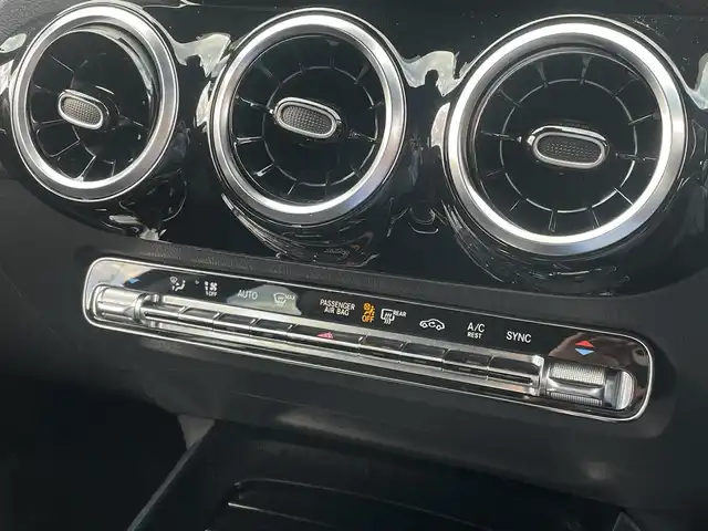 メルセデス・ベンツ Ｂ２００ｄ AMGライン 東京都 2019(令1)年 4万km 黒 アドバンスドパッケージ/レーダーセーフティパッケージ/メーカーナビ/フルセグTV/USB/Bluetooth/360°カメラ/ハーフレザーシート/シートヒーター/パワーシート/アダプティブクルーズコントロール/ブラインドスポットモニター/レーンキープアシスト/スマートキー/ETC